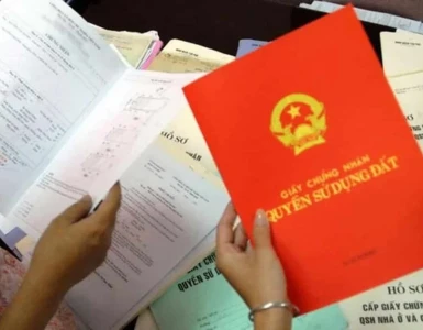 Giao dịch mua bán đất của hộ gia đình: Ai bắt buộc phải ký tên?